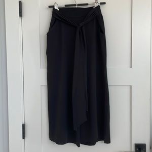 Black wide leg dressy capri style pant